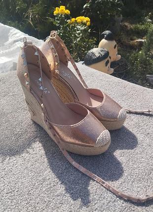 Жіночі туфлі