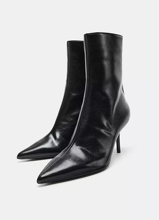 Ботинки на каблуке с эффектом кракелюра