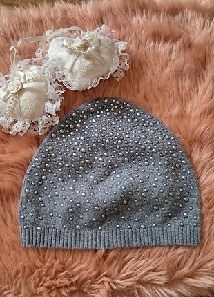 Брендова шапка reiss