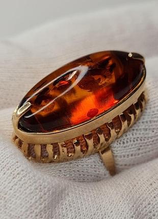 Золотое кольцо с янтарем