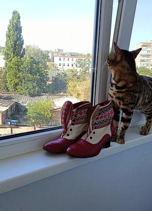 Кожаные ботиночки с вышивкой