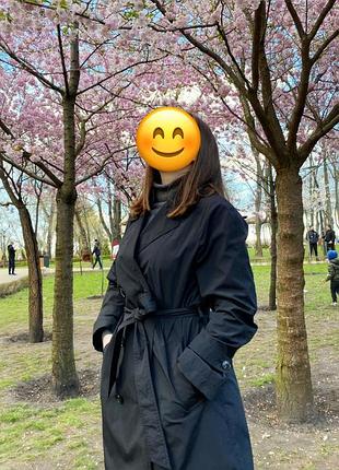 Тренч у чорному кольорі massimo dutti