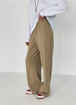 Бежевые женские брюки прямого кроя с поясом резинкой
