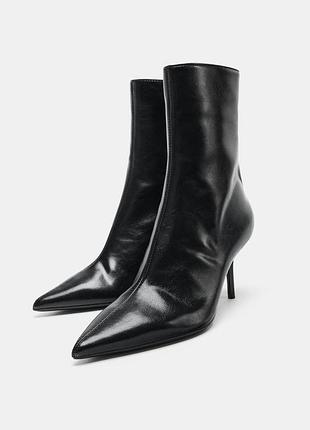 Черевики на підборах із кракелюровим ефектом