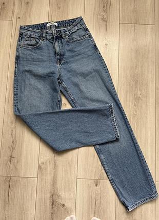 Сині джинси модель мом  від бренду pull&bear