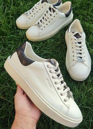 Шикарные кожаные кроссовки гуess