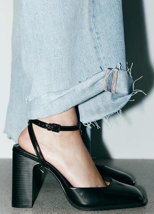 Взуття на ремінцях з квадратним носком