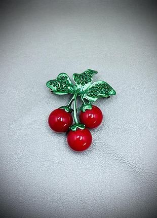 Брошка ягоди