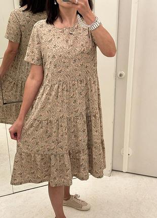 Бежева легка сукня