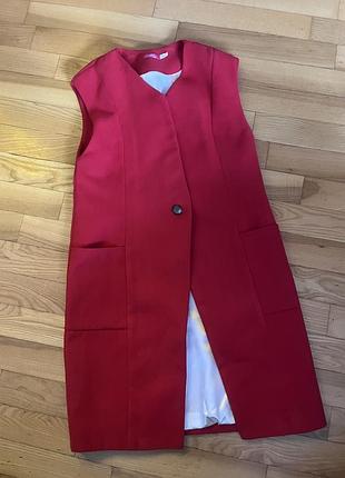 Червоний жилет з пальтової тканини