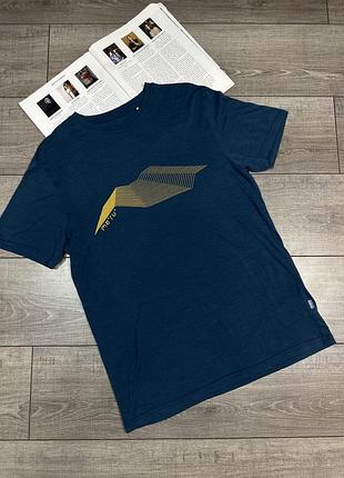 Фірмова вовняна футболка meru