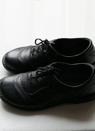 Удобные закрытые кожаные туфли на низком ходу ixoo