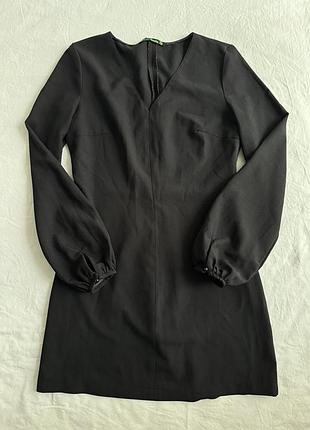 Короткое черное платье