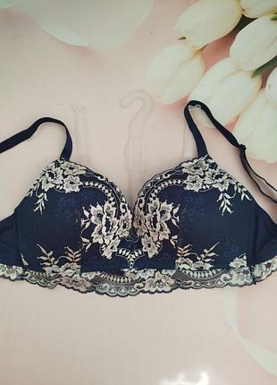 Кружевный бюстгалтер с формованной чашкой без косточек размер 75 d