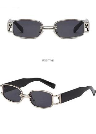 Сонцезахисні окуляри квадратні з сріблястою оправою