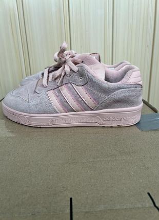 Дитячі жіночі кросівки adidas