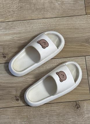 Білі капці з ведмедиком, м’які та зручні, р.38–39