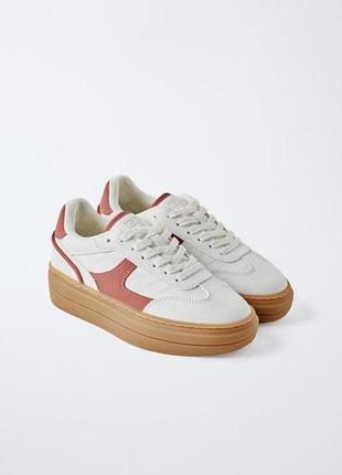 Кросівки білі