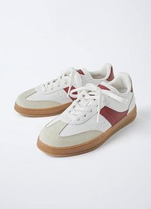 Кросівки білі