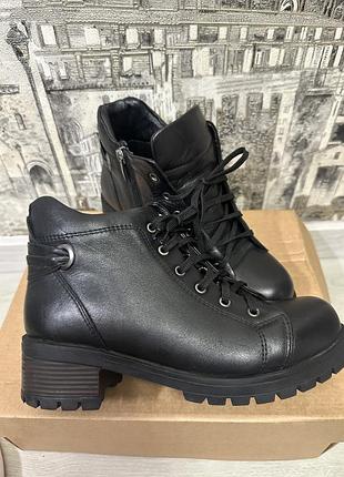 Черевики ботінки чорні на шнурку