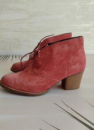 Замшеві черевики на невеликих товстих підборах від tamaris