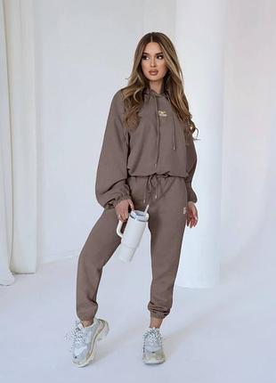 Жіночий брючний прогулянковий костюм
