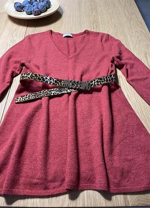 Кашеміровий подовжений пуловер.