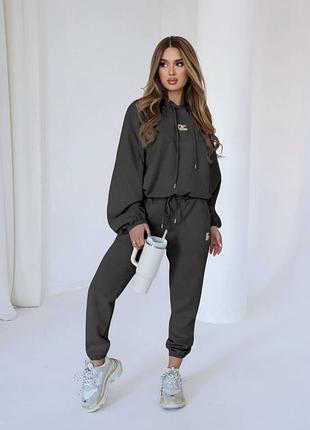 Жіночий брючний прогулянковий костюм