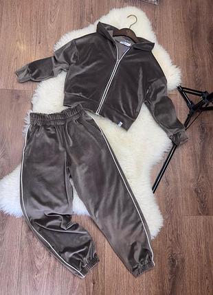 Костюм велюровий для дівчат