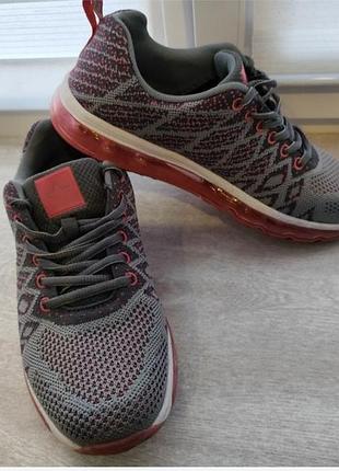 Кроссовки женские классические