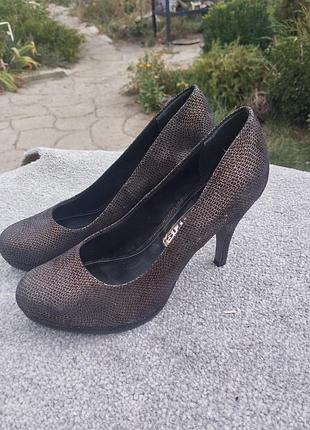 Женские туфли