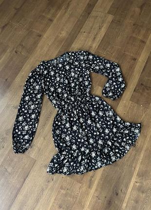 Женское платье в цветочный принт cropp