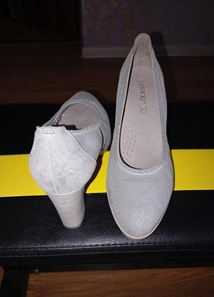 Женские кожаные туфли