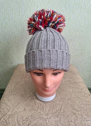 Шапка с большим бубоном. шапочка помпон.