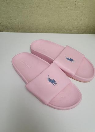 Фирменные шлепанцы