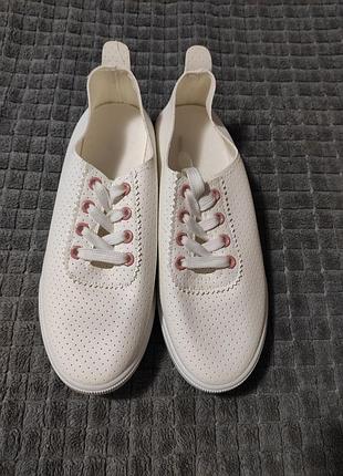 Кроссовки женские белые полиуретан