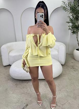 Платье мини,короткое,с открытыми плечами,на фотосессию,яркое