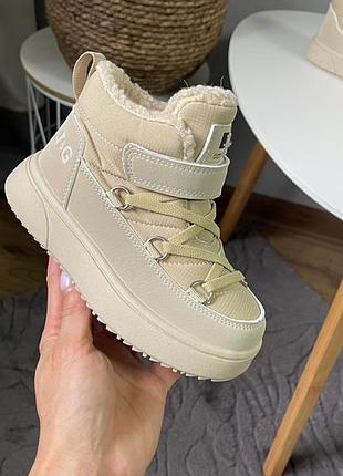 Зимові черевики для дівчинки