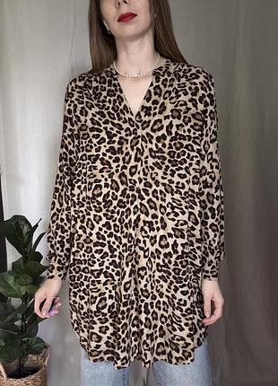 Подовжена блузка в анімал принт