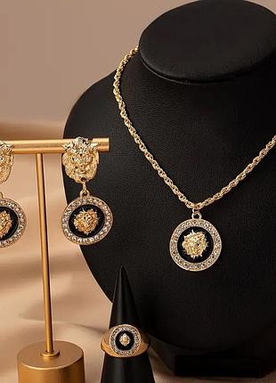 Винтажный золотой комплект - ожерелье с подвеской в виде головы льва, сережки и кольцо.