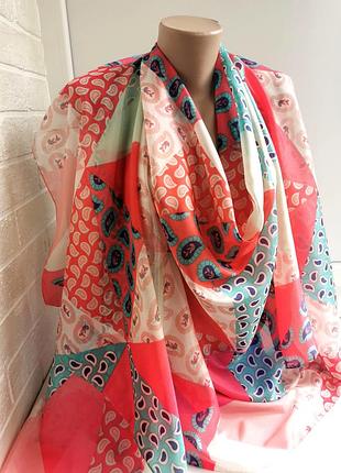 Красивый большой шарф из полиэстра