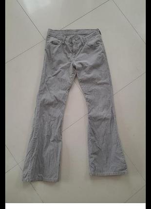 Вельветы клеш, винтаж. есть пятна спереди и дырочка у кармана сзади,. под длинный джемпер пятна закрывает. без претензий. низкая посадка