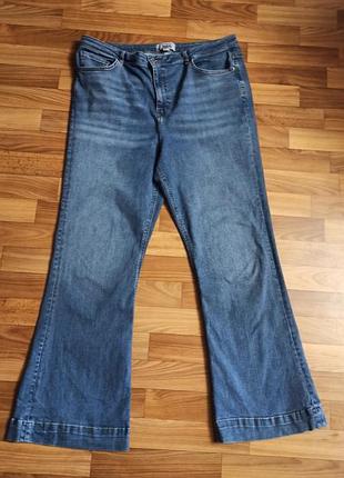 Джинсы до низа слегка клеш размер 18 эластичные регуляр