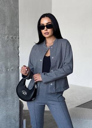 Костюм жіночий