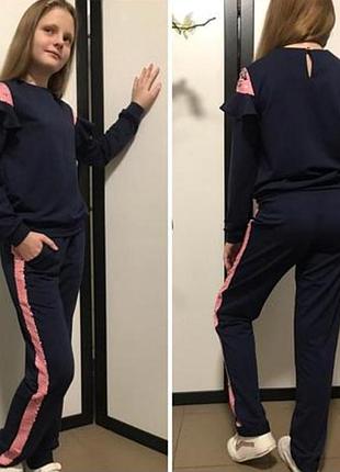 Трикотажный костюм с пайетками