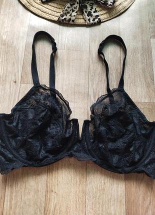 Шикарный кружевной бюстгальтер