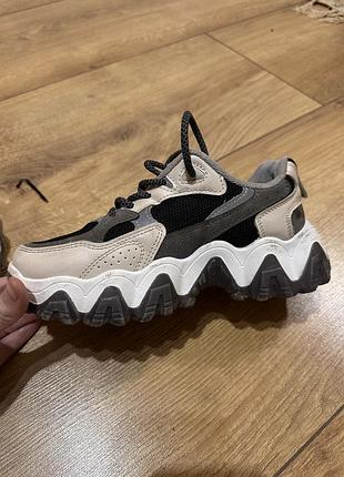 Кросівки стильні