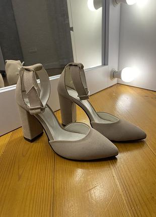 Туфли замшеві бежеві