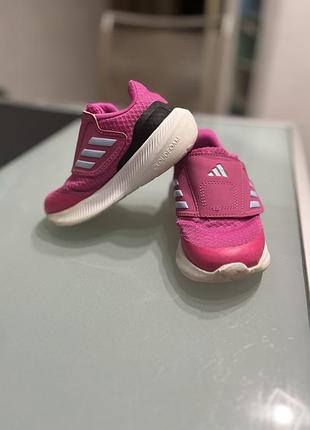 Кросівки adidas на дівчинку