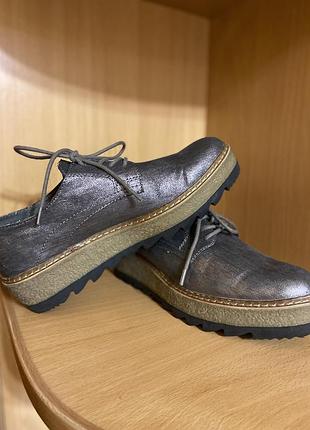 Класні осінні черевики оксфорди.